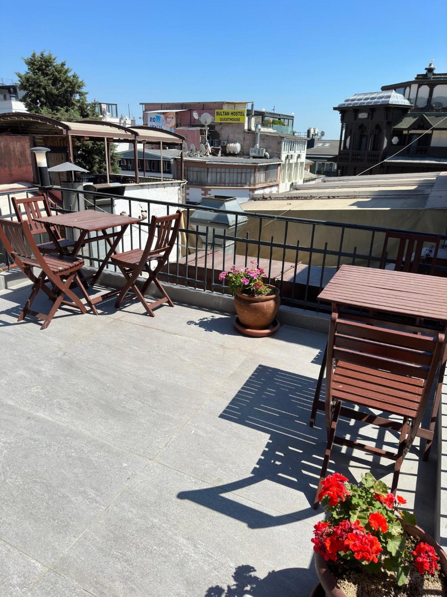 Terrace Guesthouse Istanbul Exteriör bild
